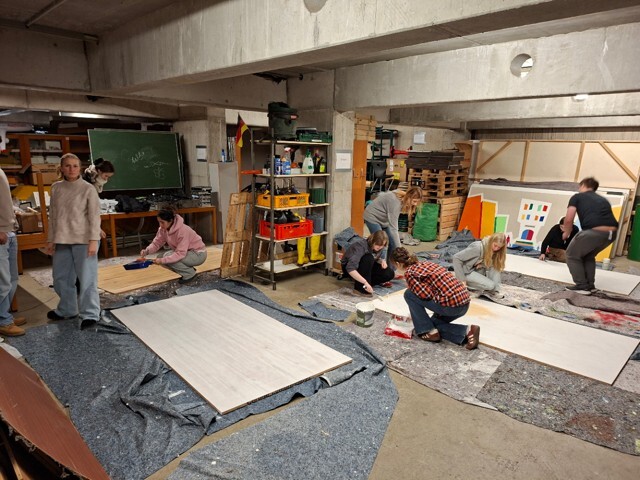 Schülerinnen bei der Arbeit